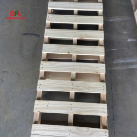 Pallet Gỗ Thông 3 Đố 4 Hướng Xe Nâng