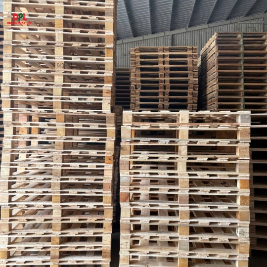 Pallet Gù Gỗ Thông 4 Hướng  Xe Nâng