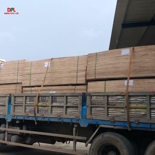 VẬN CHUYỂN GỖ THÔNG