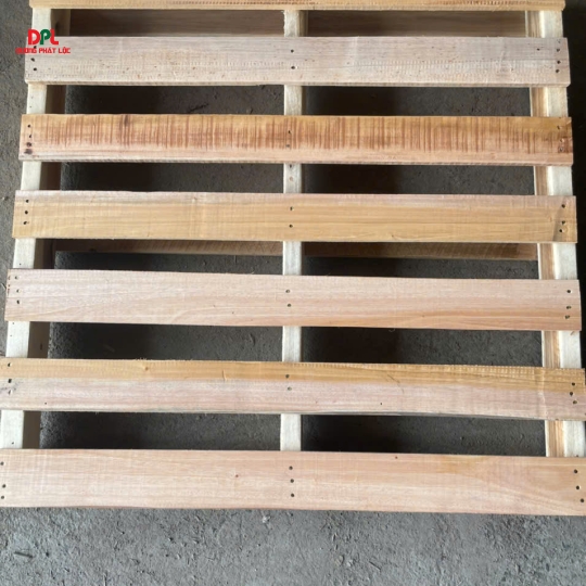 Pallet Gỗ Tràm 3 Đố 2 Hướng Xe Nâng 